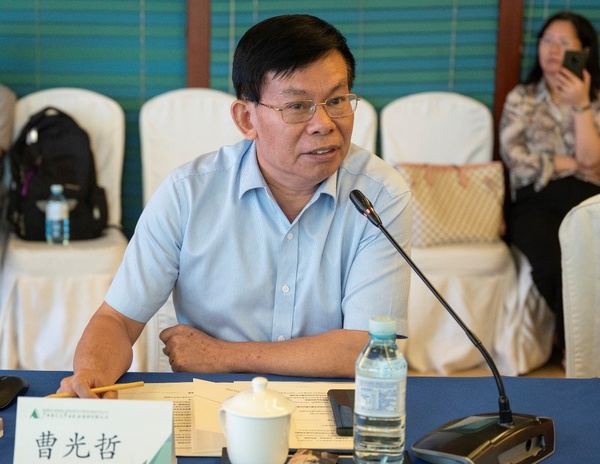 广西师范大学出版社集团首席编辑曹光哲作专题发言