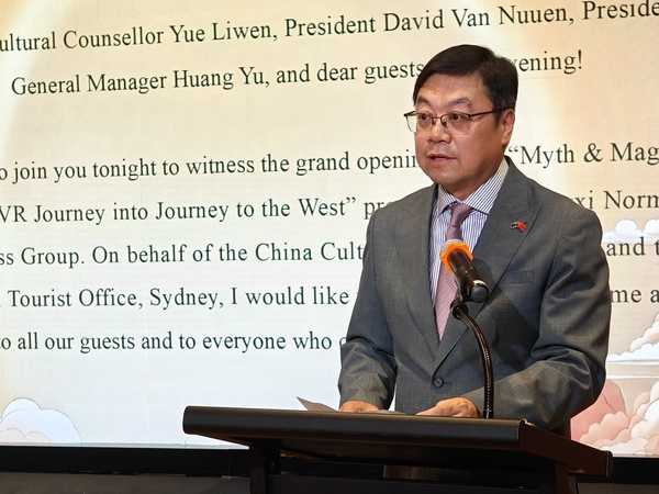 悉尼中ABUIABACGAAgy5CpzgYojPCP-wYwgCA4gBg国文化中心副主任袁伟致欢迎辞.jpg