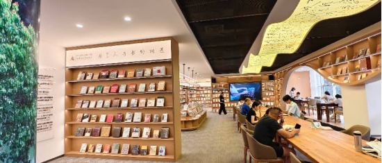 【定稿 517新闻稿+配图】广西师范大学出版社城市阅读中心揭牌成立(3)(2)(1)505.png