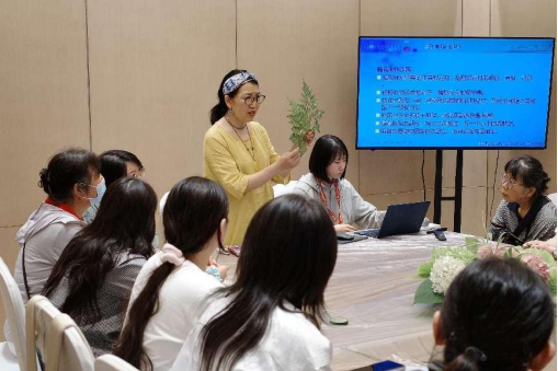 清华社新闻稿-花艺工坊报道752.png
