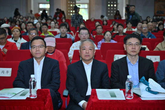 新闻稿：广西师大出版社举办“大学问年度学术出版论坛”  发布大学问首届十大好书65.png
